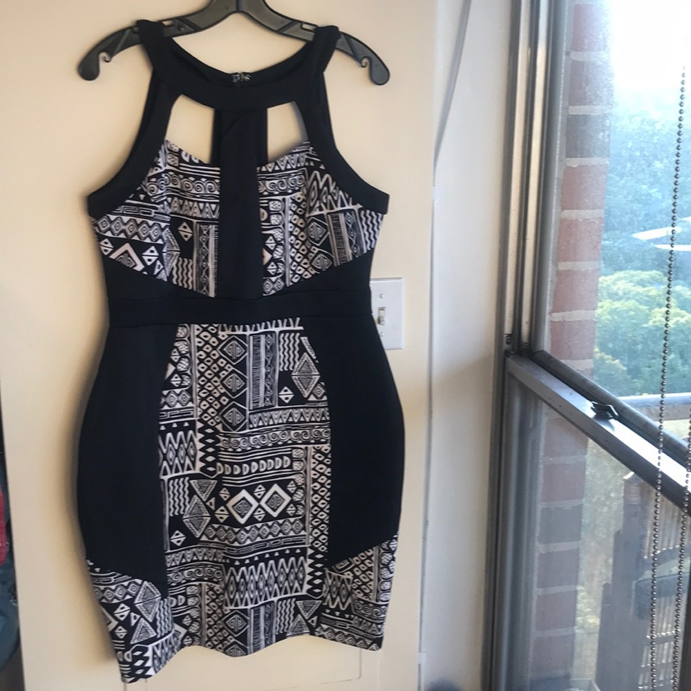 BNWT sleeveless tribal dress